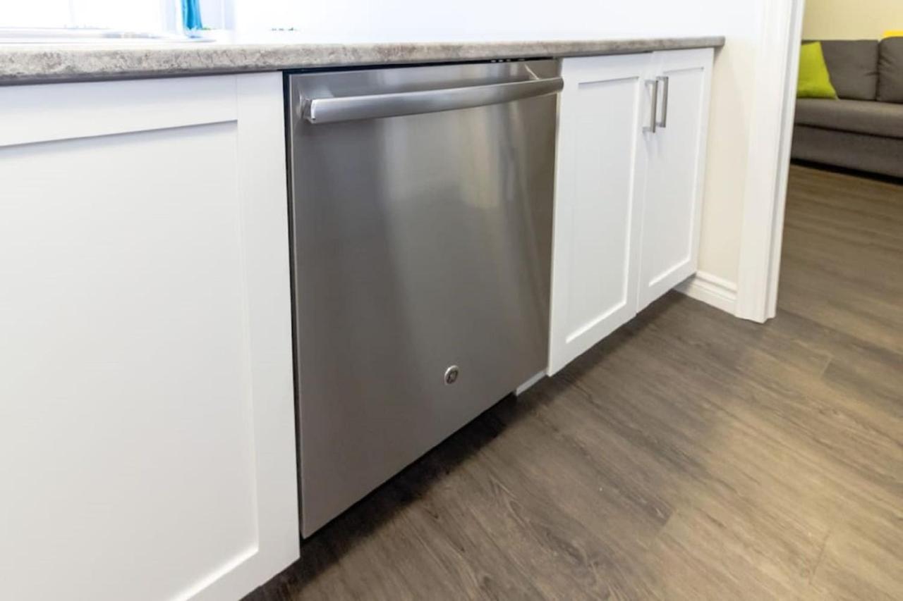 Newly Renovated Modern Condo Near Hospital, Unb Patio & Parking Coffee Saint John Eksteriør billede