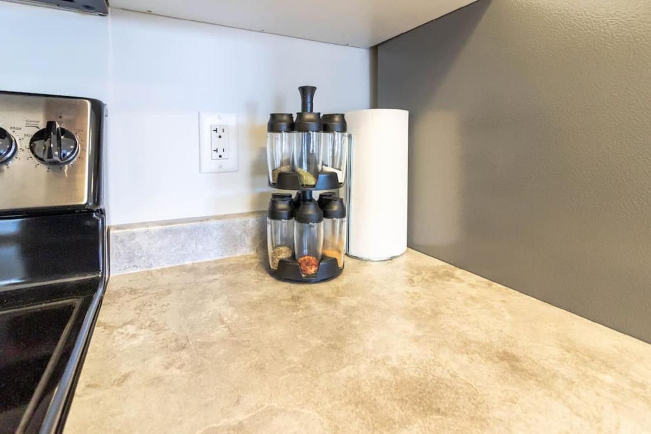 Newly Renovated Modern Condo Near Hospital, Unb Patio & Parking Coffee Saint John Eksteriør billede