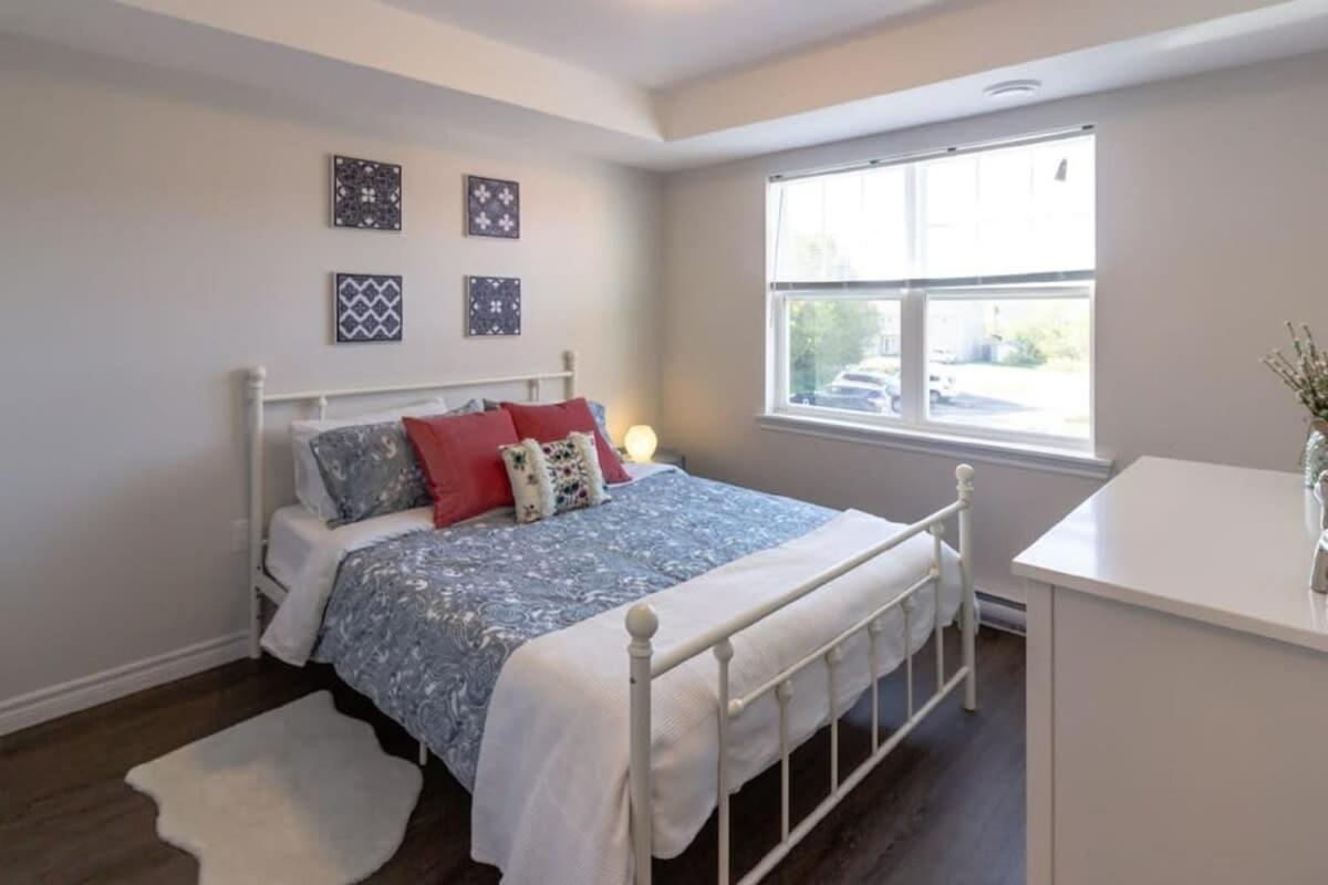 Newly Renovated Modern Condo Near Hospital, Unb Patio & Parking Coffee Saint John Eksteriør billede