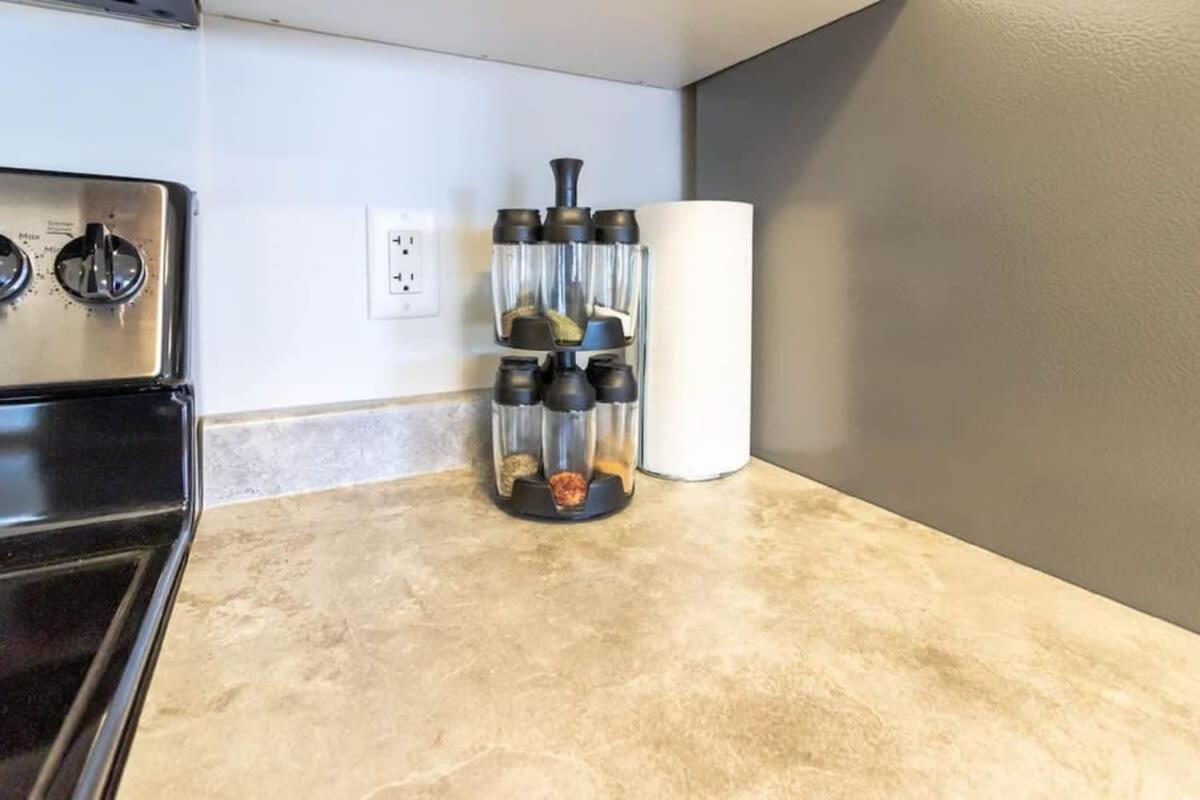 Newly Renovated Modern Condo Near Hospital, Unb Patio & Parking Coffee Saint John Eksteriør billede
