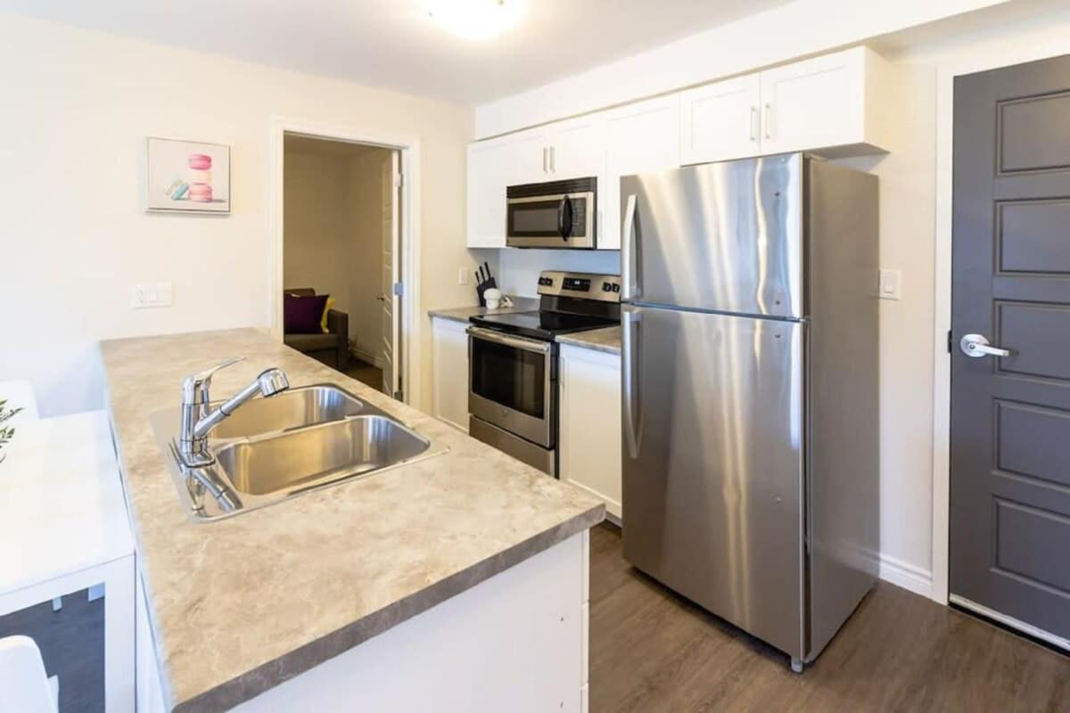 Newly Renovated Modern Condo Near Hospital, Unb Patio & Parking Coffee Saint John Eksteriør billede