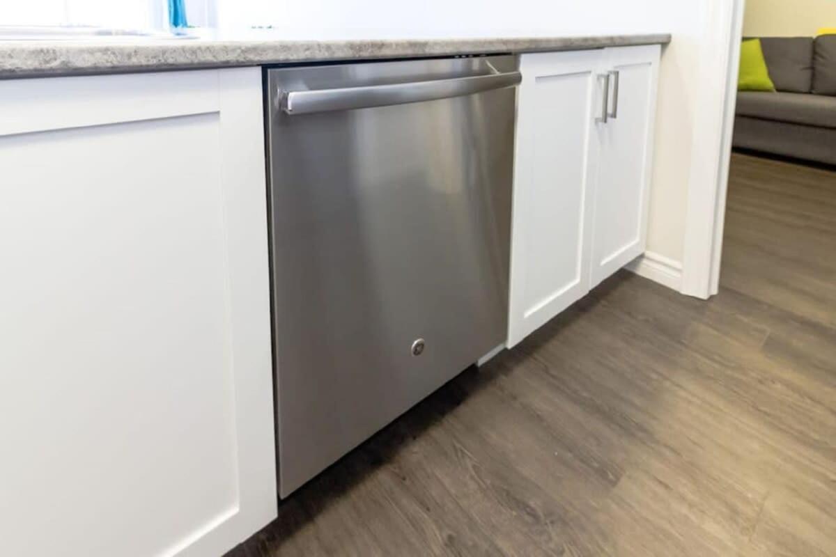 Newly Renovated Modern Condo Near Hospital, Unb Patio & Parking Coffee Saint John Eksteriør billede